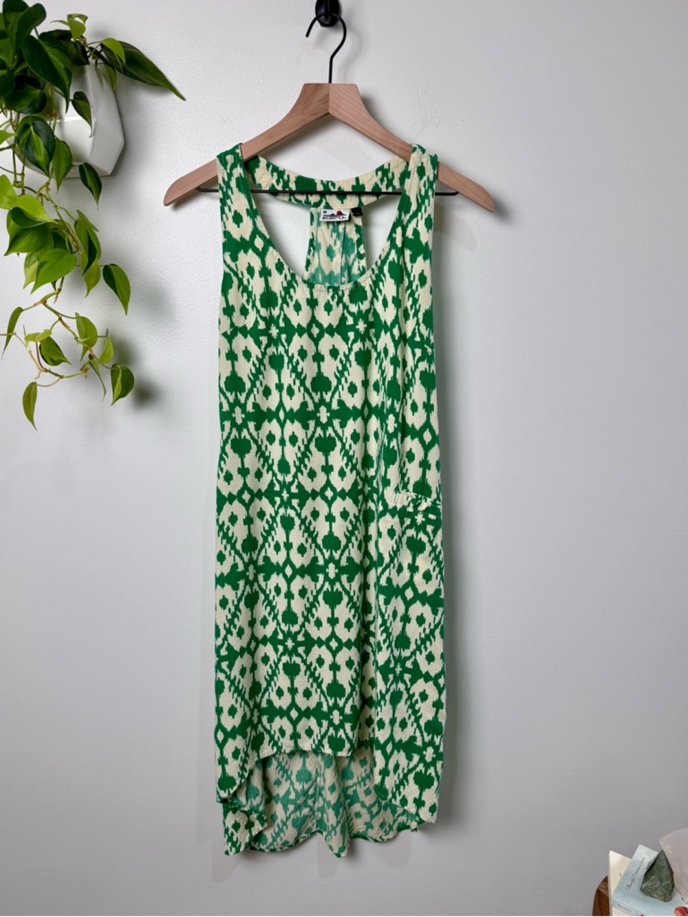 KAVU Jocelyn Racerback Hi-Low Dress Green Ikat Size M Beach Travel Summer Bohoβ